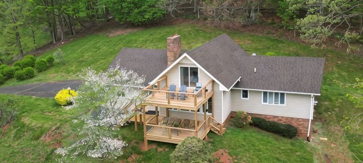 Spacious home in the Blue Ridge Mountains. Relaxing location and Pet Friendly! Hotels in Ashe County