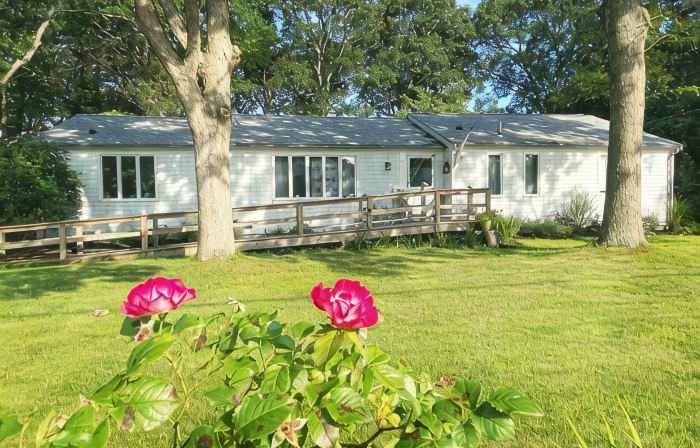 Craigville Beach Uber Relaxing Cape Cod Beach House w/ Beach Pass & Central Air