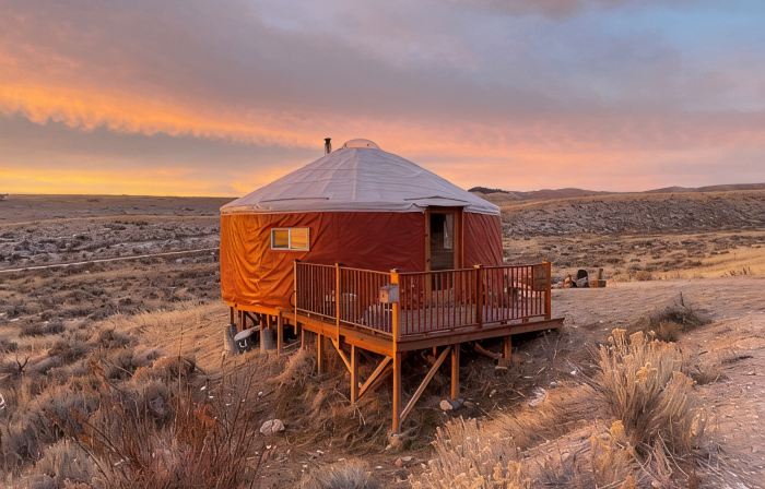 Meadowlark Yurt in Dillon with WiFi