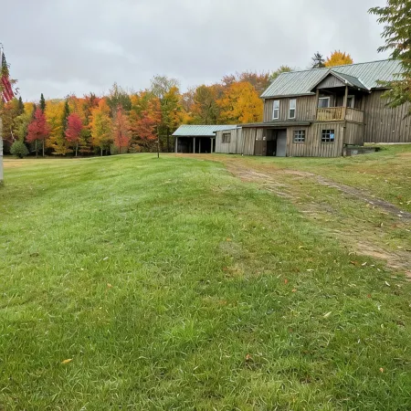 Escape to the Woods! Farmhouse on 10 Acres -Great Wifi, Big Kitchen. Book IT!