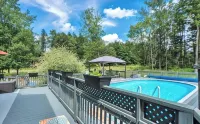 Poconos Spacious 6-Bedroom House in Marvelous Blakeslee WPool Gamerooms Hot Tub - Luxury