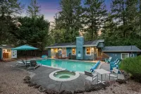 Modern Log house! Private Pool! Spa! Close to town - Private Pools