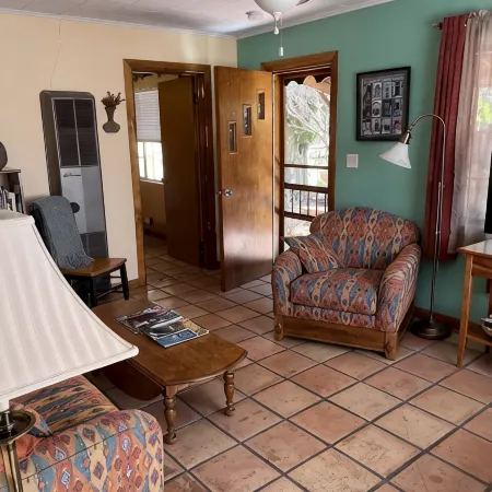 LA CASITA: Charm/Privacy, Stunning Patio, pet friendly