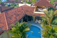 Casa Famosa - Large Family Home with Private Pool