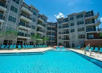 LUX KING+QUEEN beds*NoDa/Uptown*walk to dine & ent - Condos