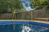 5 Bedroom Paradise Escape with Huge Pool, BBQ, Arcade and Playset - Private Pools