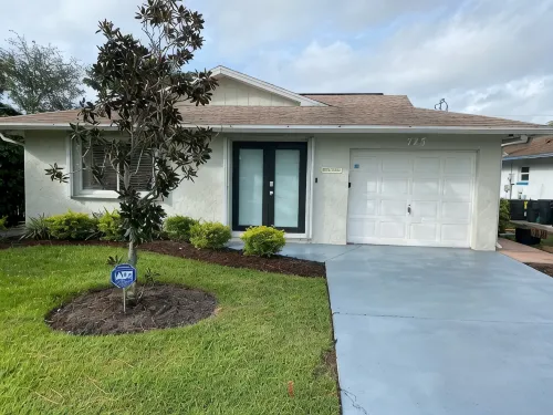 GEM! 3 BR BEACH HOUSE w/ HEATED POOL, short ride to the beach! - 비치