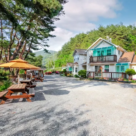 Yeongwol Yesol Nuri Pension Отели рядом с достопримечательностью «Храм Пэклёнса»