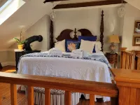 Holly's Cottage. Circa 1867 Historic, Courtyard, Forsyth Park, Pet friendly .💗 - บังกะโล