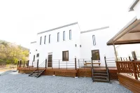 Jecheon Cloud Pension (Cheongpungho Cable Car) - Pools