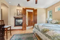 Luxury home on the golf course with spacious deck overlooking the mountains - Pool