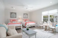 "Sand Dollar" Gorgeous 6 Bed Private Pool, Courtyard, Beach Service & Golf Cart! - Bungalows