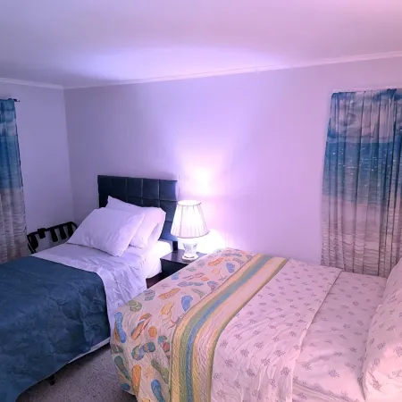Cozy Ocean Breeze Retreat in a serene beach community in Groton, CT. Отели в г. Гротон
