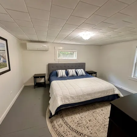 Newly renovated 2-bedroom cottage conveniently located with all the amenities!
