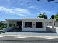 Charming 3-bedroom house with WiFi, AC in welcoming Rincón P.R.