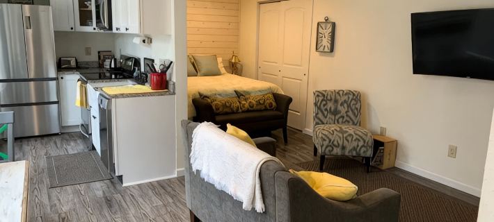 Cozy Carriage House - studio in serene Arvada with WiFi, AC Hotels in Arvada