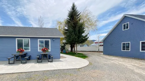Hot Tub, Game Room, Only 2 Blocks from the Lake! - 4 tähden
