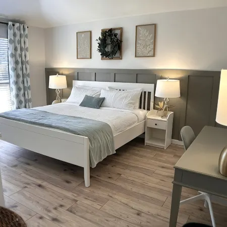 Stunning and Stylish Family Retreat w/Hot Tub, Fire Pit, Kids Room + Game Room Hotéis em Allen