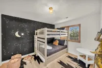 Southwest themed 3 bedroom condo in Las Palmas with great view and amenities. - 4 ดาว