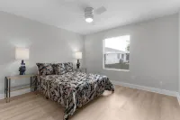 BETTER THAN A 5 STAR HOTEL WITH GOLF CART WHOLE HOUSE TOTALLY REMODELED - 3-Star