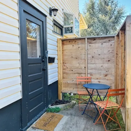 Charming 1-bedroom apartment in the heart of vibrant Foster-Powell, SE Portland Отели рядом с достопримечательностью «Маунт Табор Парк»