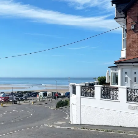 Family home overlooking Woolacombe Beach, designed for fun, sun and surf. Отели в г. Вулакомб