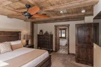 Mountain Top Luxury Retreat - Elegant Cabin Near Zion and Bryce