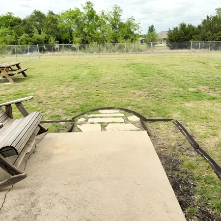 Blue Haven at Salado Plaza. Family Friendly Townhome w/ Fenced Back Yard!