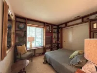 Ham Station - 3 B / 2 BA - Bright & Cheery Home - A Dog’s Dream!