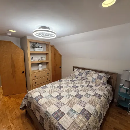 Charming 3-bedroom house in lovely Presque Isle with WiFi, AC