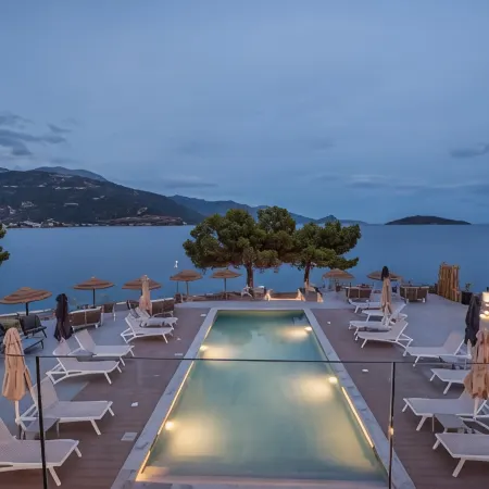 Trizonia Bay Hotel
