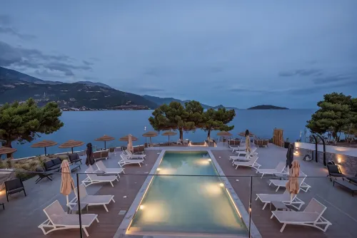 Trizonia Bay Hotel - Pools