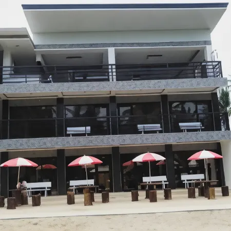 Strangers Inn&Bar