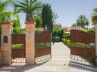 Dependance in Villa 7 km from Cefalù near the sea with garden and services. Hotels in Lascari