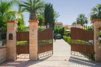 Dependance in Villa 7 km from Cefalù near the sea with garden and services.