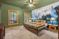 Arcade Cabin with Sauna, Cold Plunge, Hot Tub, Putting Green, and Mountain View - Mountain view