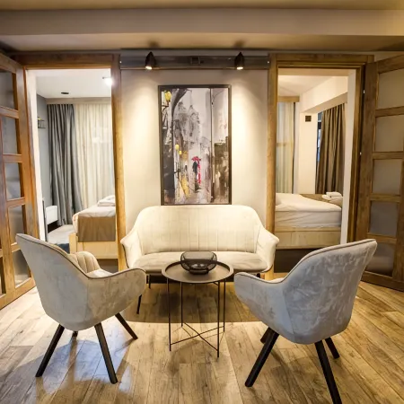 The Phoenix Boutique Hotel Отели рядом с достопримечательностью «Парк влюблённых»