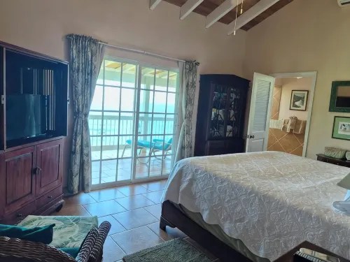 Nancy's Folly Villa - Fabulous Home - overlooking dazzling Rendezvous Bay