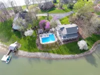 Lake Norman Luxury - Large Saltwater Pool, Dock & Boathouse - Sleeps 18 - Homestays