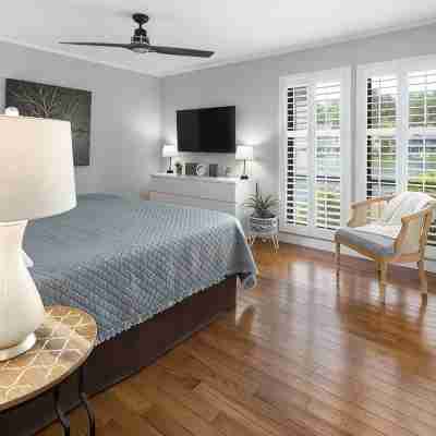 Renovated, Lakefront, Pinehurst #5, Ground Level, 2BR, 2BA, Pool, WiFi, Cable Rooms