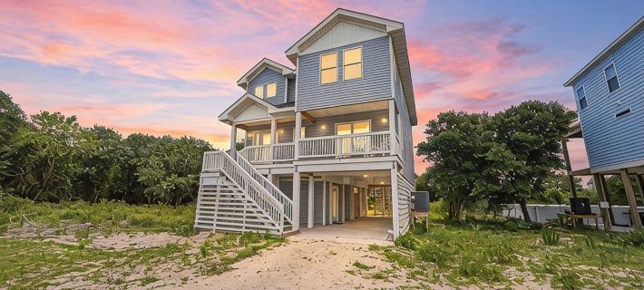 Hot Tub! Four Bedroom Home in the 4X4, Corolla, NC. A Truly Unique Getaway! Hotels in Currituck County