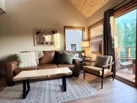 Newly Remodeled Elite End Unit~1 Bedroom+Loft~Ski-InSki-Out~Pools~View