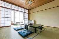 Tsuruga Tunnel Onsen Kitaguni Grand Hotel - parking