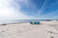Oceanfront 3Br/2BA. Sleeps 10. Private Beach. Gulf Views. Ocean Springs - Beach