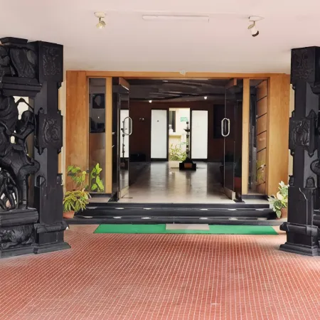 Hotel Tamilnadu - Coimbatore Отели рядом с достопримечательностью «Водопад Kovai Kutralam»