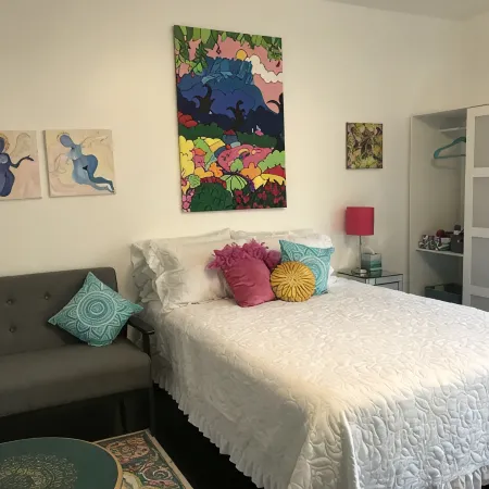 Lakefront Artist's Loft - Relax in Luxury!