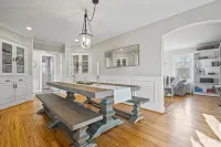 Charming beach home, complete with pool & cozy guest house! - Wifi