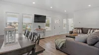 Entire House Minutes from Newport, RI. Near Beaches. - บังกะโล