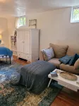 Beautifully furnished, spacious, comfortable. 1 block to campus. - 3-Star