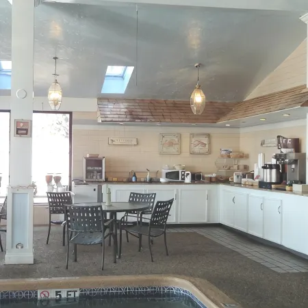 Hyannis Travel Inn